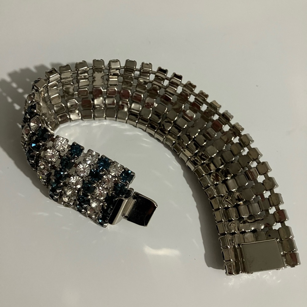 Elegant Silver and Blue Bracelet - Picture 5 of 7